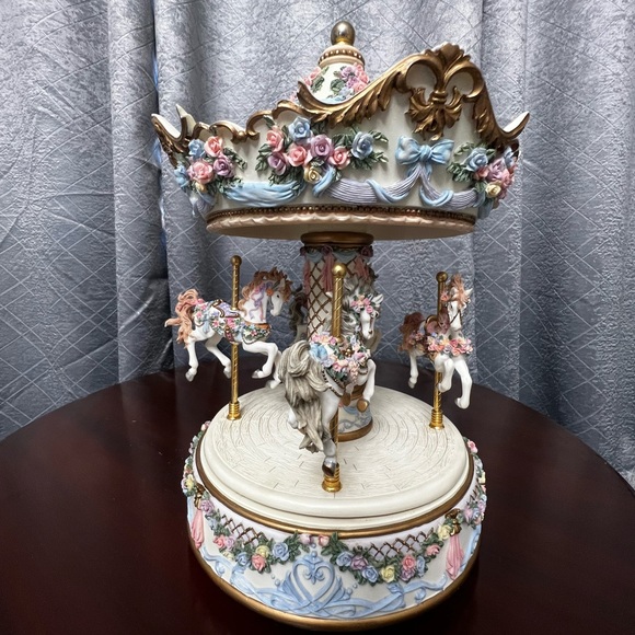 Very Vintage 4 horse Carrousel Limited edition - Picture 3 of 9